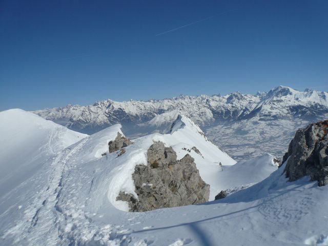 Pic de Gleize : Vue du sommet sur le massif des ecrins