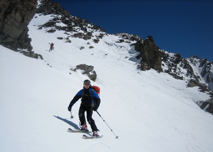 Couloir de Lentilla : descente tous les 4 du couloir en neige correcte mais sans plus