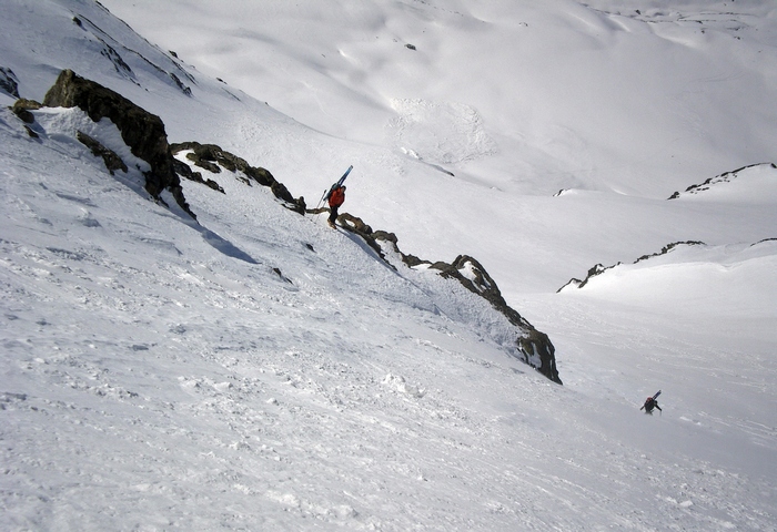 Couloir de Lentilla : le bas du couloir et nos 2 confrères toulousains qui nous suivent de près