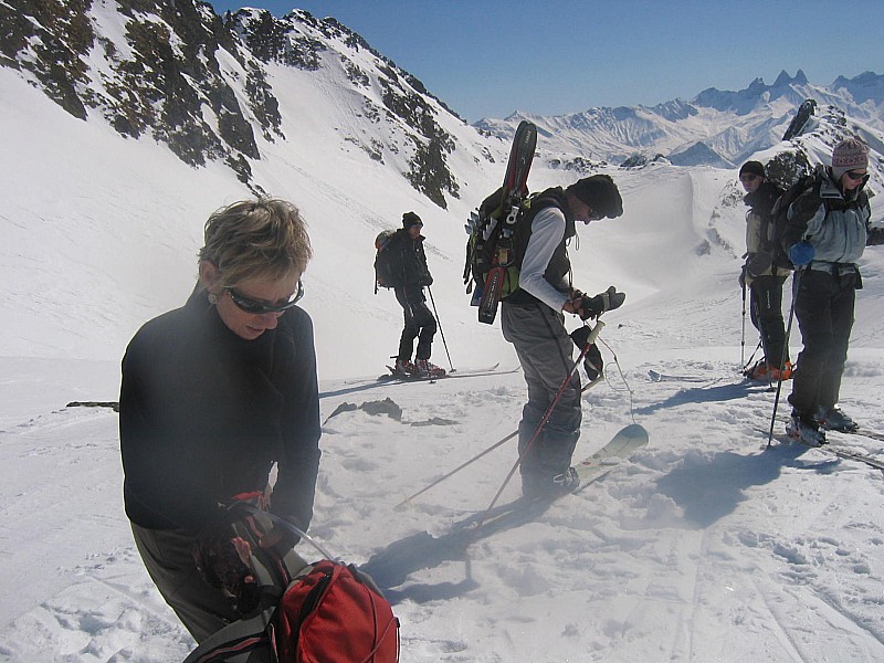 Au col du Villonet : Les Aiguilles d'Arves, et un "monoski de randonnée": Ah je savais bien que ça pouvait exister!