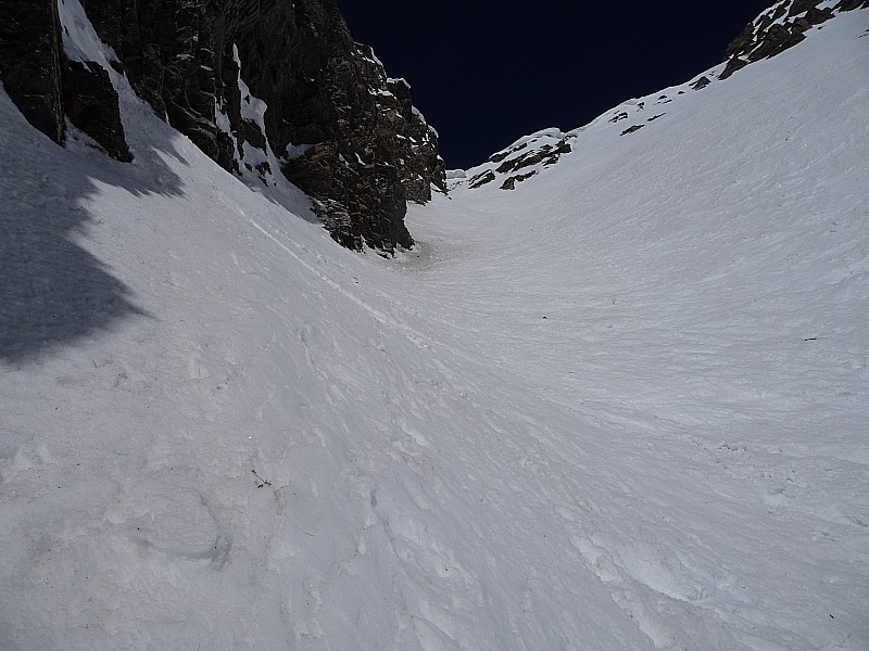 couloir sud : la rive droite n'est pas large mais c'est bon!!