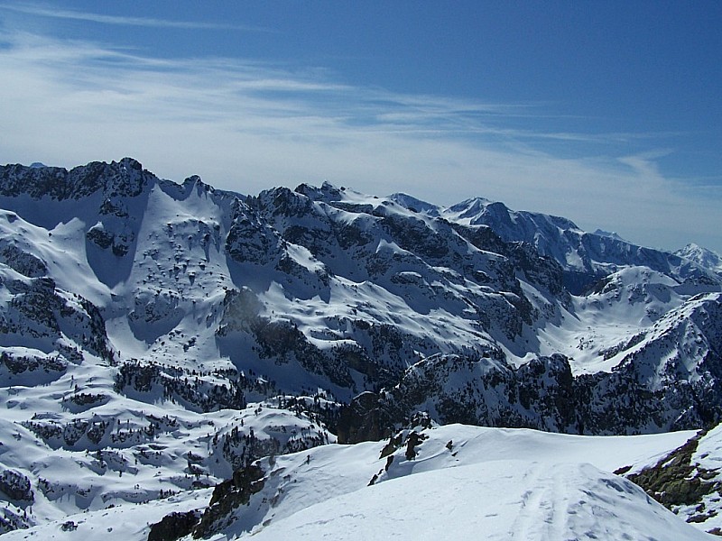 #4 Grand Colon Face Nord : Vue du sommet sur la Vaudaine, le Sorbier, les Vans, et derrière le Taillefert, entre autres... Grand Colon Face Nord : Vue du sommet sur la Vaudaine, le Sorbier, les Vans, et derrière le Taillefert, entre autres...