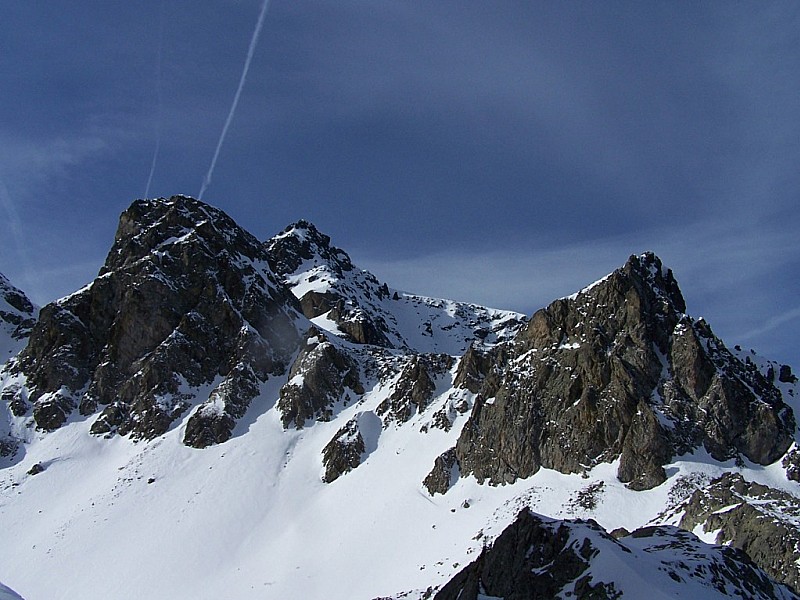 #2 Grand Colon Face Nord : En arrière plan on voit le départ de la face Nord du Grand Colon et les gendarmes caractéristiques Grand Colon Face Nord : En arrière plan on voit le départ de la face Nord du Grand Colon et les gendarmes caractéristiques