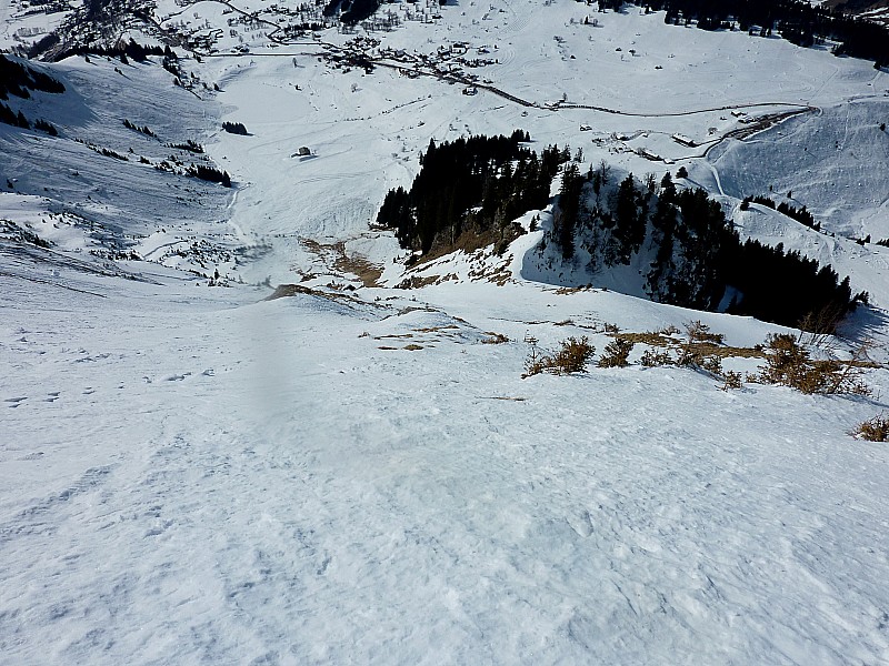 Mont Rachais face NW : Partie basse avec l'entrée du couloir d'accès