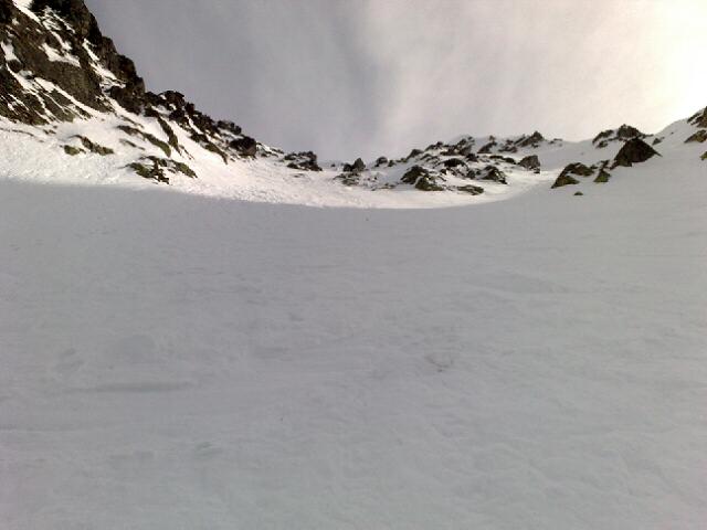 Haut du couloir : malgré le soleil, la neige est restée froide