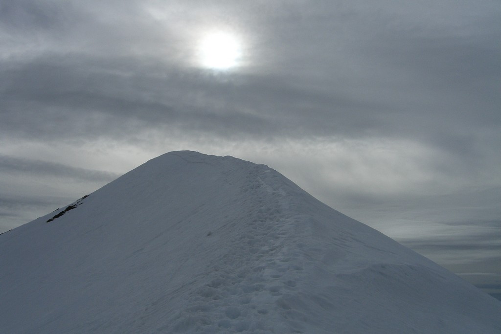 Puy Gros : Derniers mètres face au soleil voilé