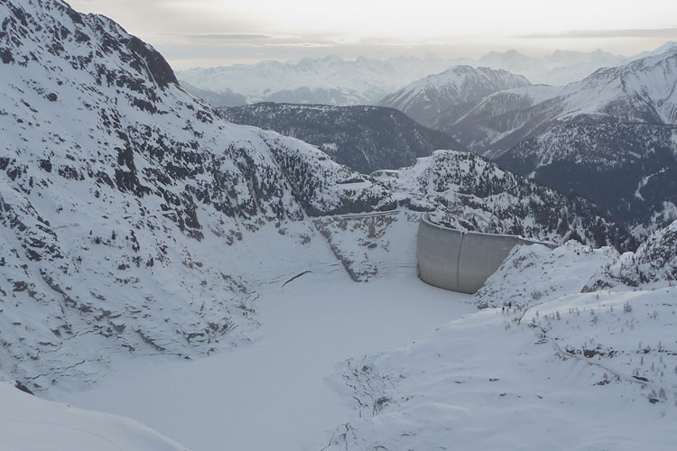Finive : Pâle lever de soleil dans la montée vers l'Oeil de Boeuf