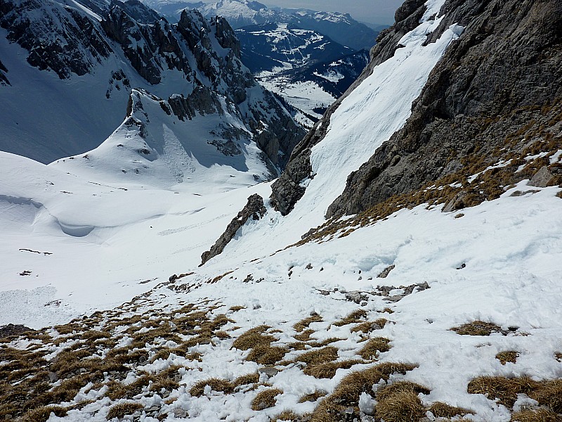 Mt Charvet face W : Bas de la face Sud du Mt Charvet, balayée par une avalanche