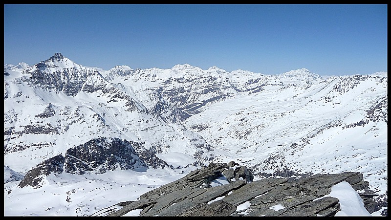 Depuis le sommet : Vue depuis le sommet, versant Français.