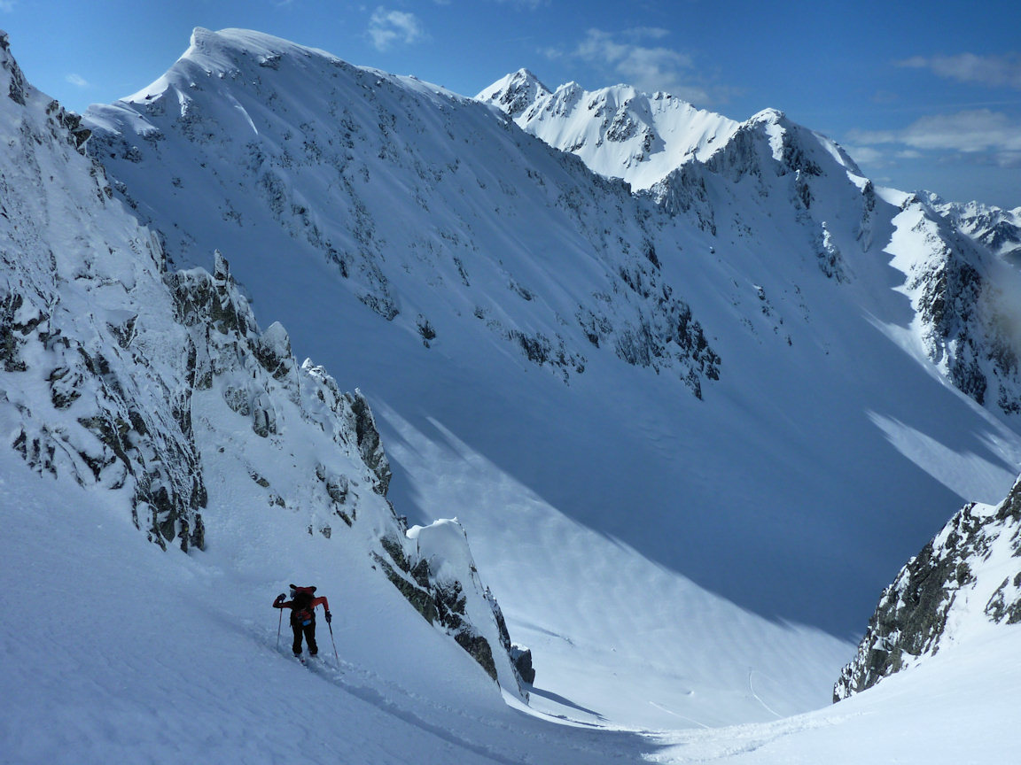 Montée entièrement à ski : Devant Roche Noire et la Balme.