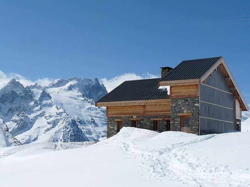 Refuge du Goléon : Arrivée au refuge avec sa superbe vue sur la Meije.