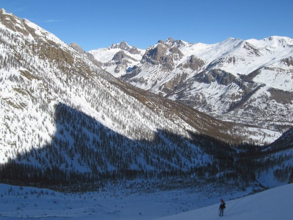 Sur la moraine : Neige froide et forêt de mélèzes... c'est pas pire !
