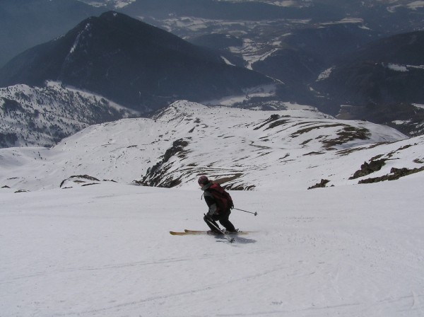 Vue sur la descente : Vue du sommet avec Anne-Cé qui attaque la descente