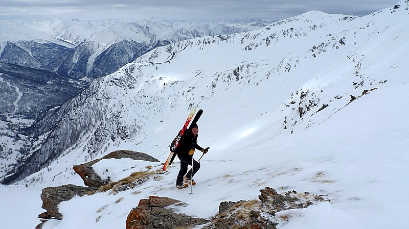 Sortie du premier goulet : On remet les skis