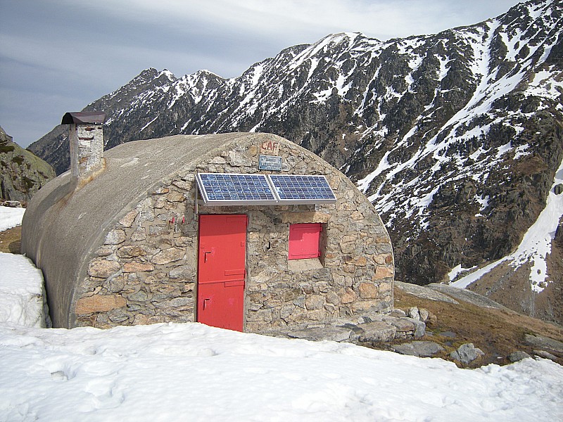 refuge Ledormeur : Equipé panneaux solaire, matelas et couvertures