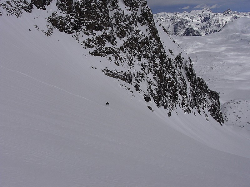 Combe NE : Très grand ski dans la descente de la Combe NE