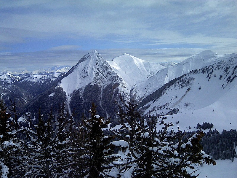 Paysage du sommet : Pécloz , Armenaz , Arces
