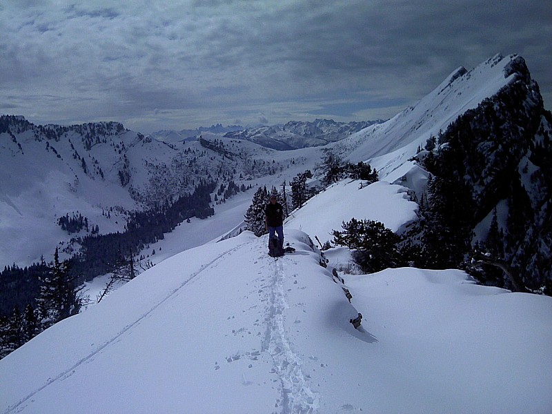 Paysage du sommet : Lulu ,le col d'arclusaz et les aiguilles d'Arves en ligne de mire