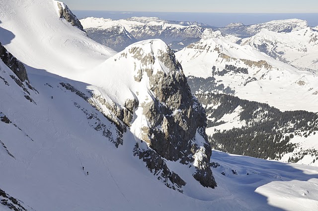Première pentes en neige dure : Nous avons déchaussé pour monter droit dans la pente