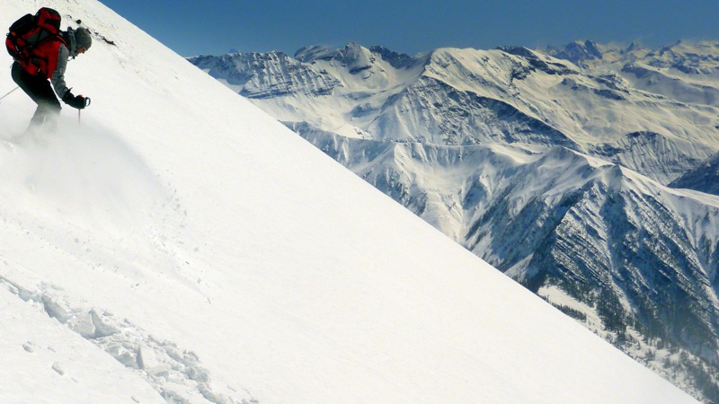 Au dessus du Col de la Pisse : La neige est cartonnée, soufflée