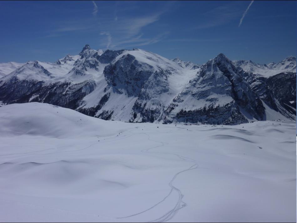 Cerviere : Vue du sommet - La neige est lourde, la moitie de la trace de montee est aussi la trace de descente!!