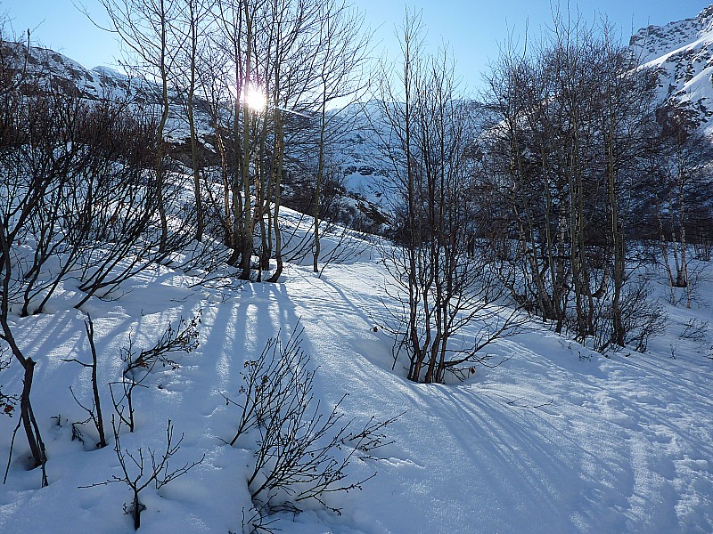 Au dessus de Montaimont : Le soleil arrive quand on sort des vernes à 2020m