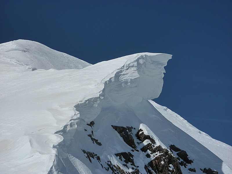 meringue : énorme corniche suspendue au dessus de la face nord!