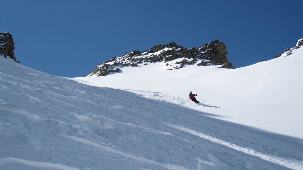 Couloir Maximin : la rive gauche est restée bien poudreuse sur le haut