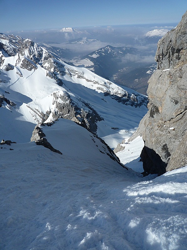 Pointe Perçée : La rampe d'accès, plein ouest ne doit dégivrer qu'en milieu d'aprèm'...elle passe encore très bien à ski.