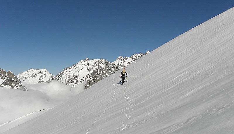 Traversée est ouest : Après l'erreur d'itinéraire, on garde les crampons