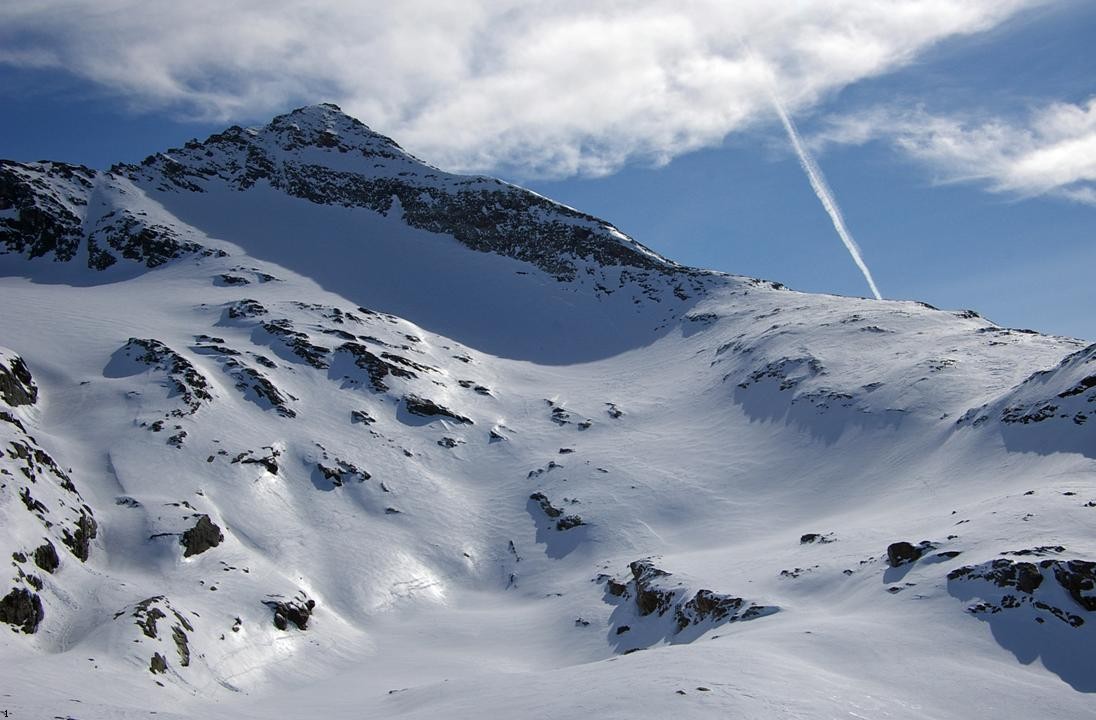 Arrivée au Col d'Arbéron : et vue classique de belle ampleur sur le sommet "immédiat" de la vallée.