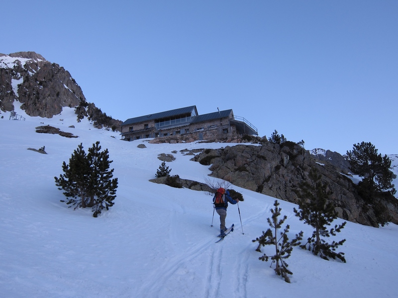 Refuge Angel Orús : Arrivée au refuge au petit jour