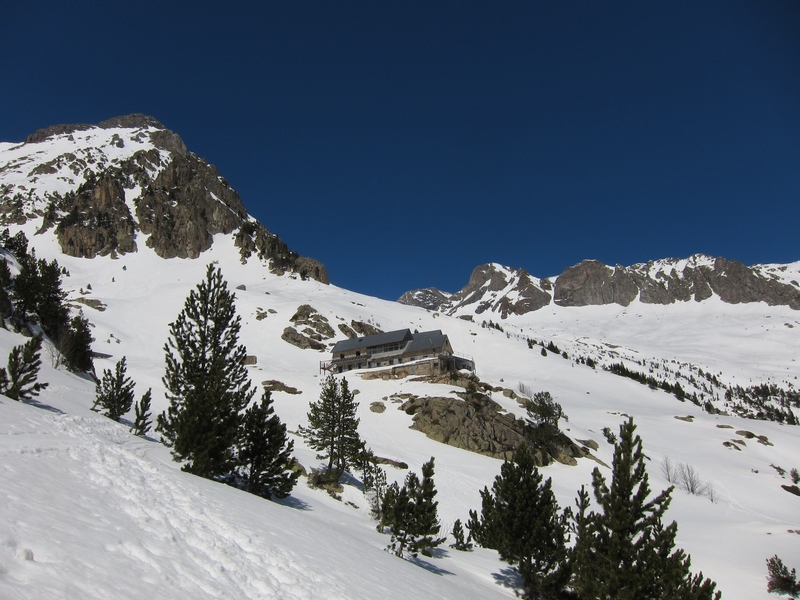 Refuge Angel Orús : dernier regard en arrière avant la descente du refuge