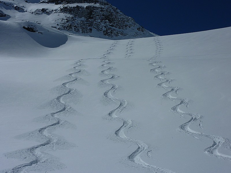 neige excellente : de belles traces... Steph n'en a pas profité!