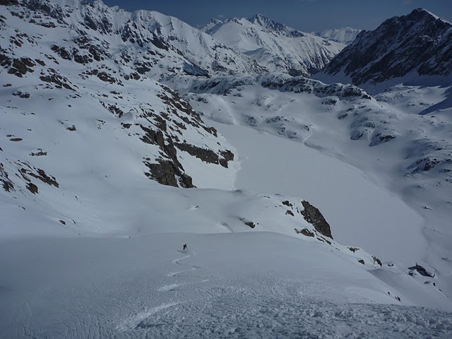 Thibaut dans le cone : Grand ski au dessus du lac du Basto
