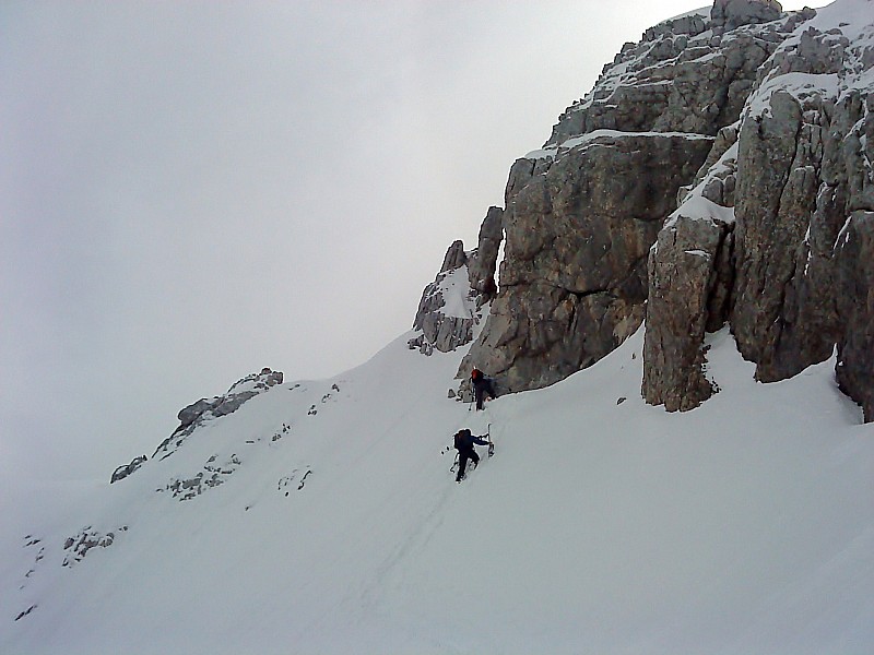 Col sous Chombas : 2ème montée de la matinée, puis damage de plateforme en haut pour déchausser!