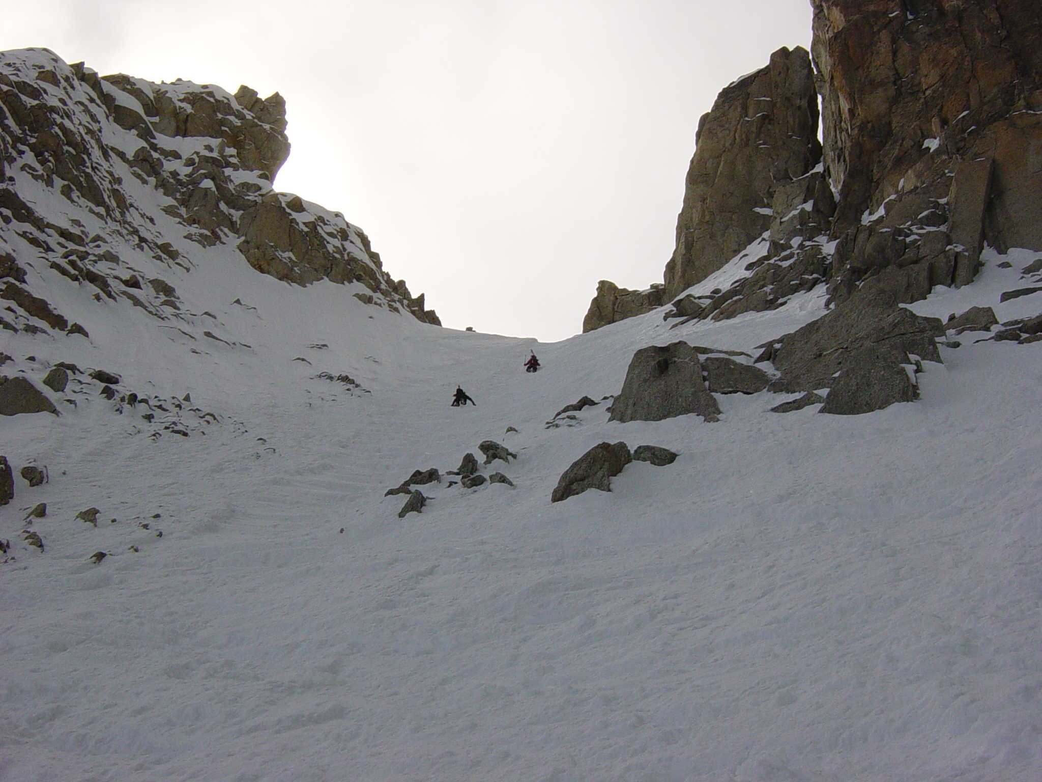 couloir de droite : remonté par le couloir de droite pour éviter d'attendre la fin des descentes sur la ficelle ...