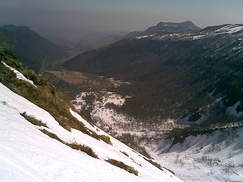 Puy Ferrand : La limite neige-herbe monte de jour en jour