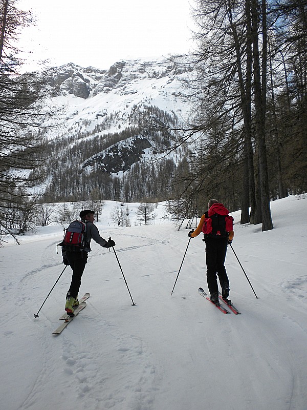 aiguille 1 : maurice:"tu crois que je serais encore en photo sur skitour si je tombe?"
chéri-chéri:"t'inquiéte pas momo on va le semer aujourd'hui!"