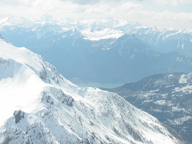 aiguille 8 : vu du sommet vers le sud avec le lac....