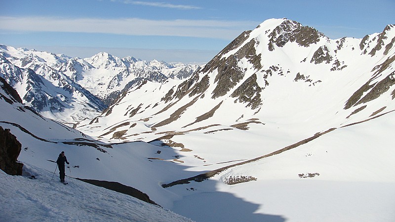 #4 Depuis le col de sencours : Vue de l Depuis le col de sencours : Vue de l'itinéraire de montée, au dessus du lac d'Oncet