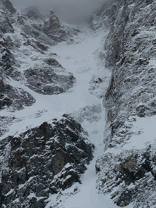 mayer dibona : etat des lieux : le bas est etroit et semble passe à la montée mais pour la descente ça semble serré
le haut manque de neige 
entre les 2 çà semble pas mal