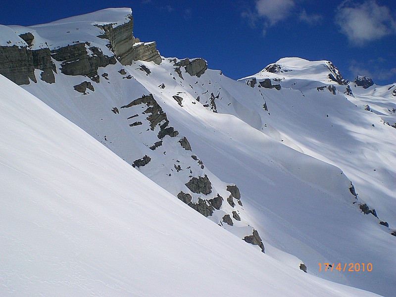 Tourond : Tourond à gauche, au centre le Vieux Chaillol.