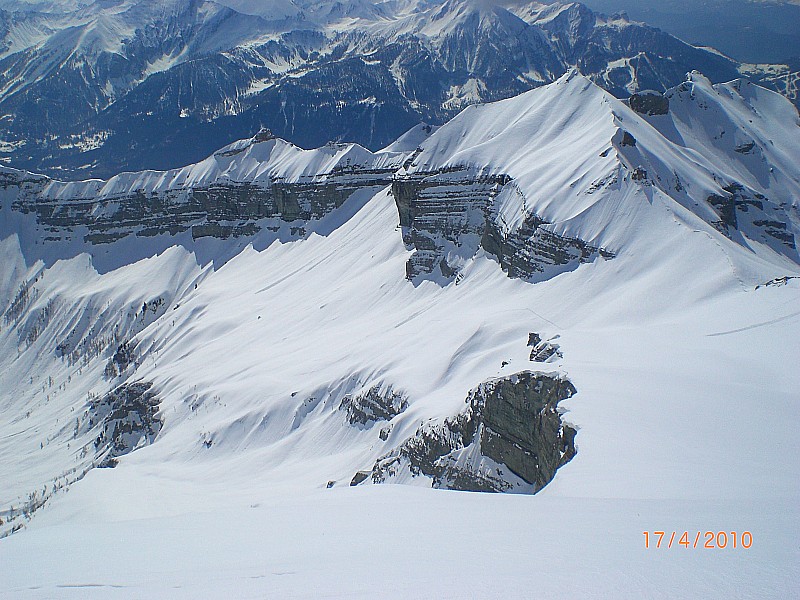 Tourond : Pointe sud et col de la Vénasque, on devine la trace qui arrive du versant Nord.