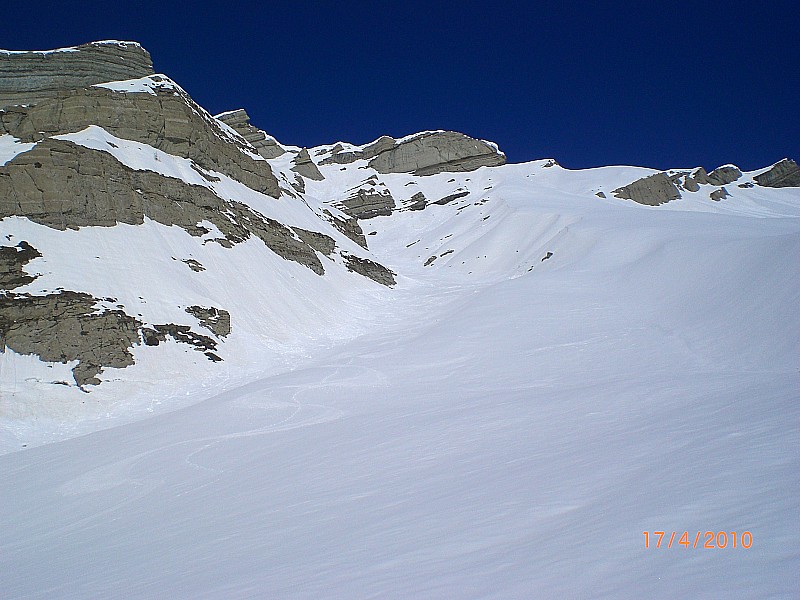 Tourond : La belle pente SE de Côte Longue, le sommet du Tourond est à gauche..