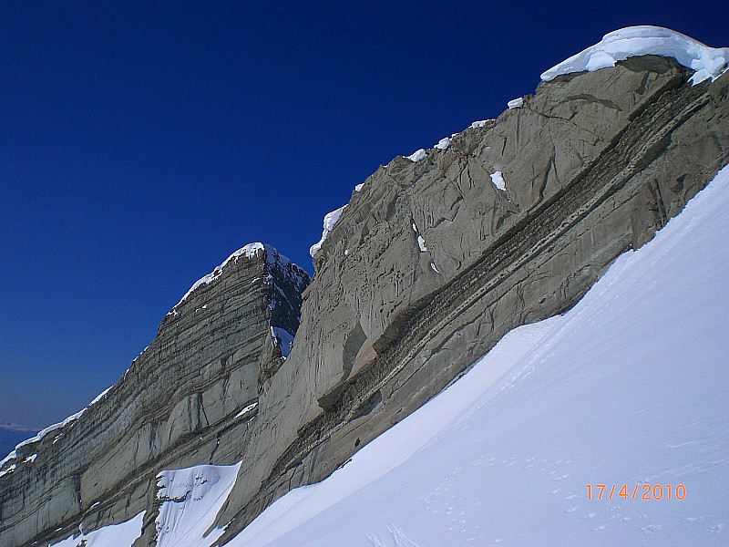 Tourond : Le Tourond vue de la pente de Côte Longue.
Le Tourond ?... Pas si rond que ça et même franchement triangulaire vu de ce côté !