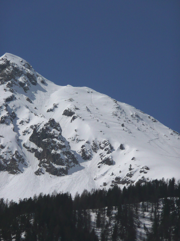Petit Peygu: couloir et montée : Le haut de l'itinéraire: la face à droite et le couloir à gauche