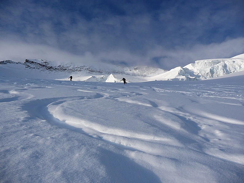 Sous la Barre : La neige dans la montée nous promet une belle descente!