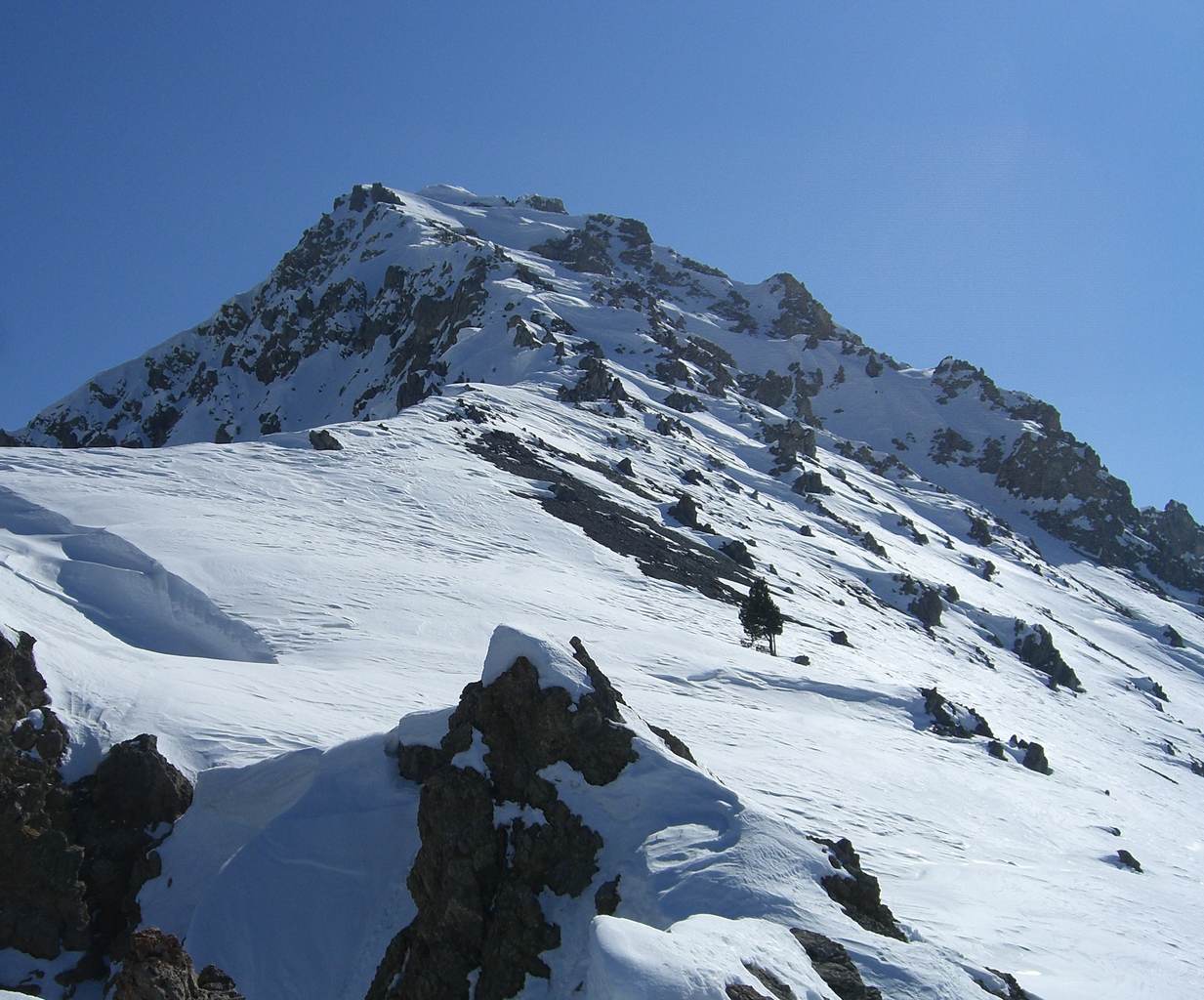 Le Rocher du raisin : On s'est pressé pour monter mais en vin, il est trop tard pour monter la haut, on va rater l'apéro...