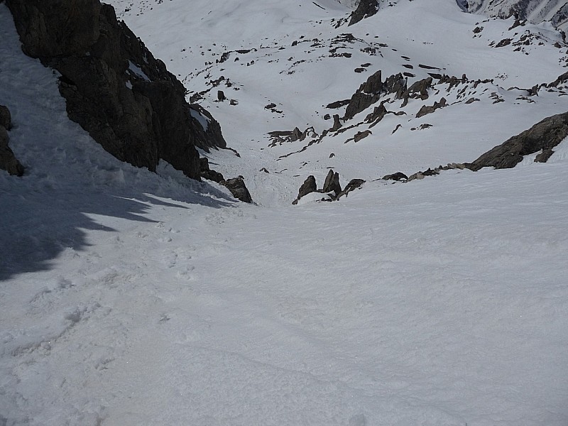 Couloir Sud : La pente est belle et la neige est juste revenue ce qu'il faut.